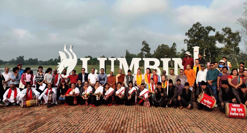पर्यटन दिवसमा लुम्बिनी आएका पर्यटकलाई स्वागत